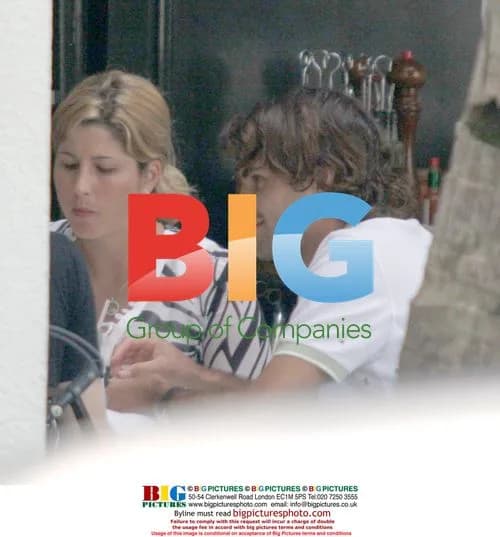 Roger Federer and Girlfriend Shopping