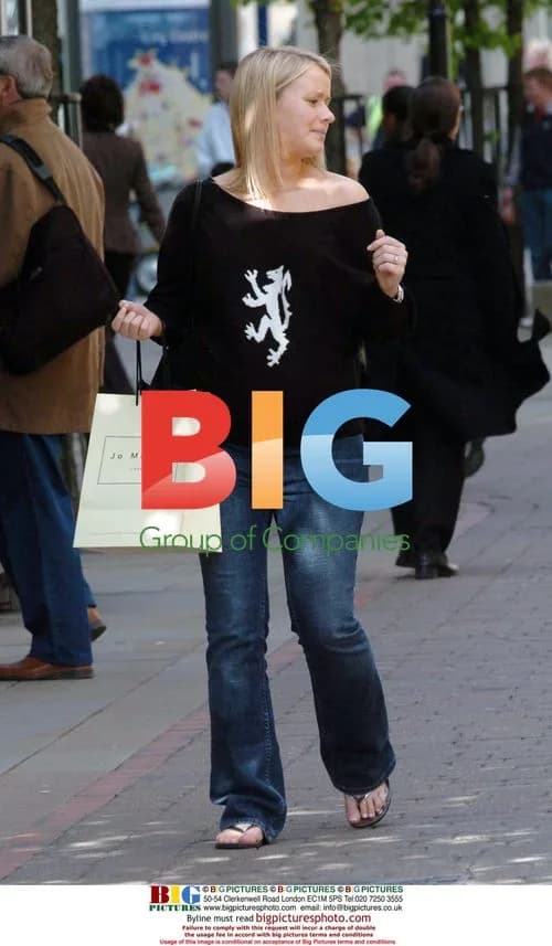 Pregnant Emmerdale Actress Sammy Winward Shopping in Manchester