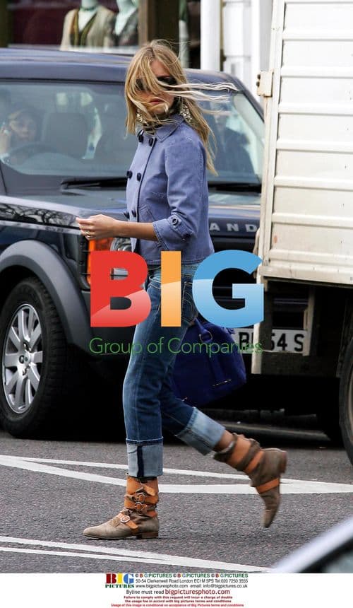 Sienna Miller goes shopping with mum in London