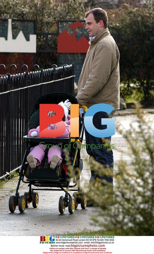 Coronation Street stars film in Manchester park