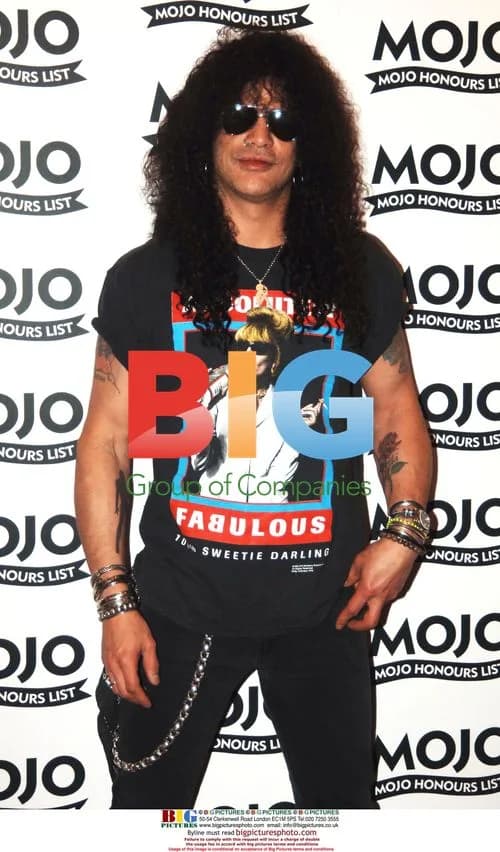 Slash of Velvet Revolver at MOJO Honors List 2005