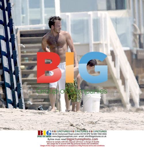 Stephen Dorff playing with Pamela's sons in Malibu