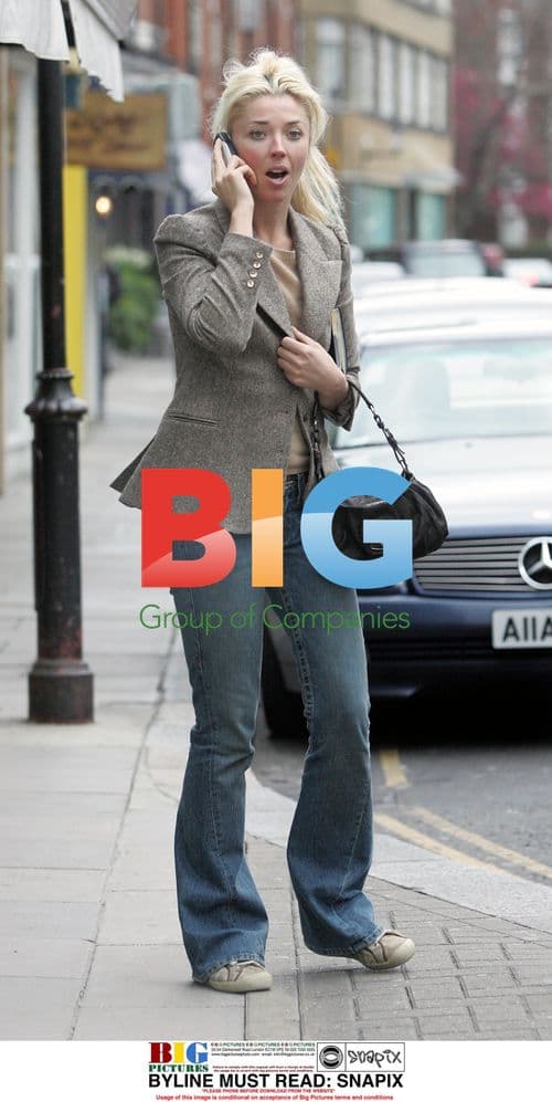 Tamara Beckwith on phone before shopping in London