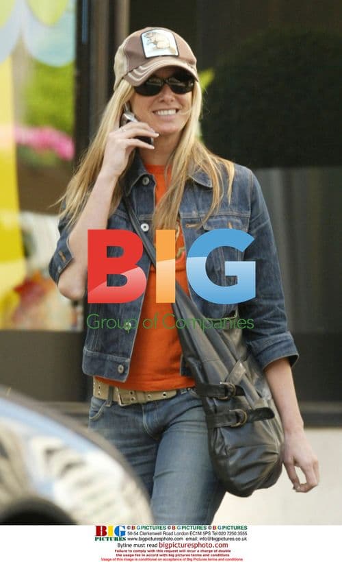 Tamzin Outhwaite Returning to Car After Shopping