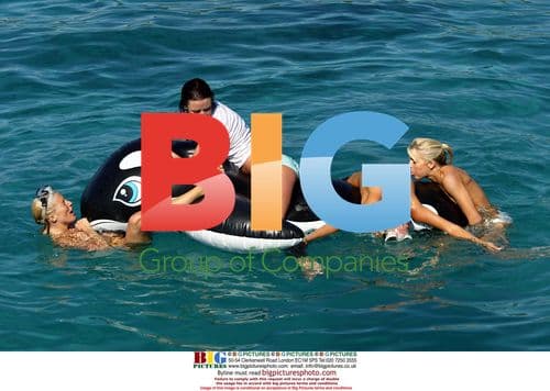 Glamour girls enjoy boat party in France