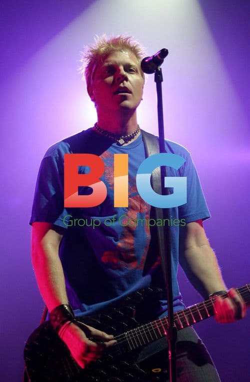DEXTER HOLLAND of THE OFFSPRING perform