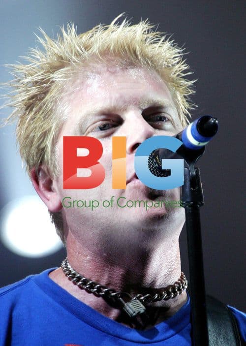 THE OFFSPRING's Dexter Holland performs at Manchester Apollo