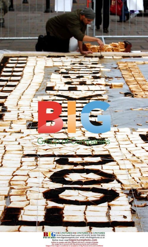 Duncan Cromption's World Record toast mosaic