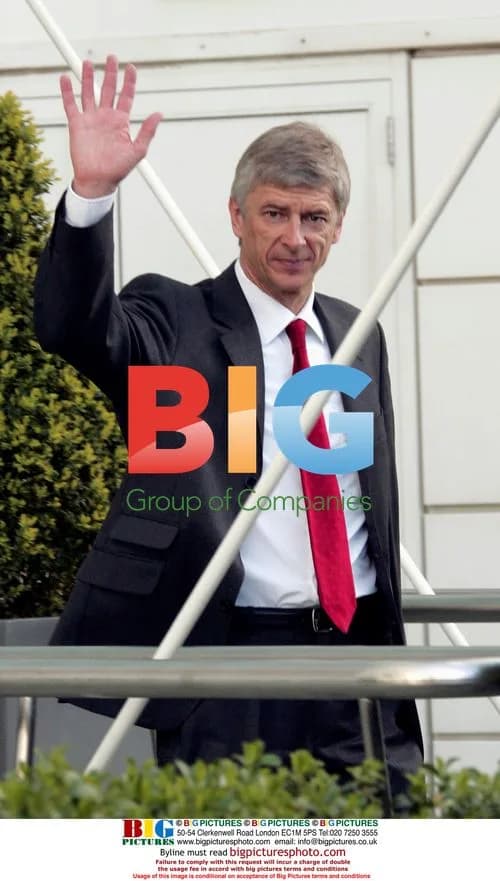 Arsenal squad leave for FA Cup semifinal