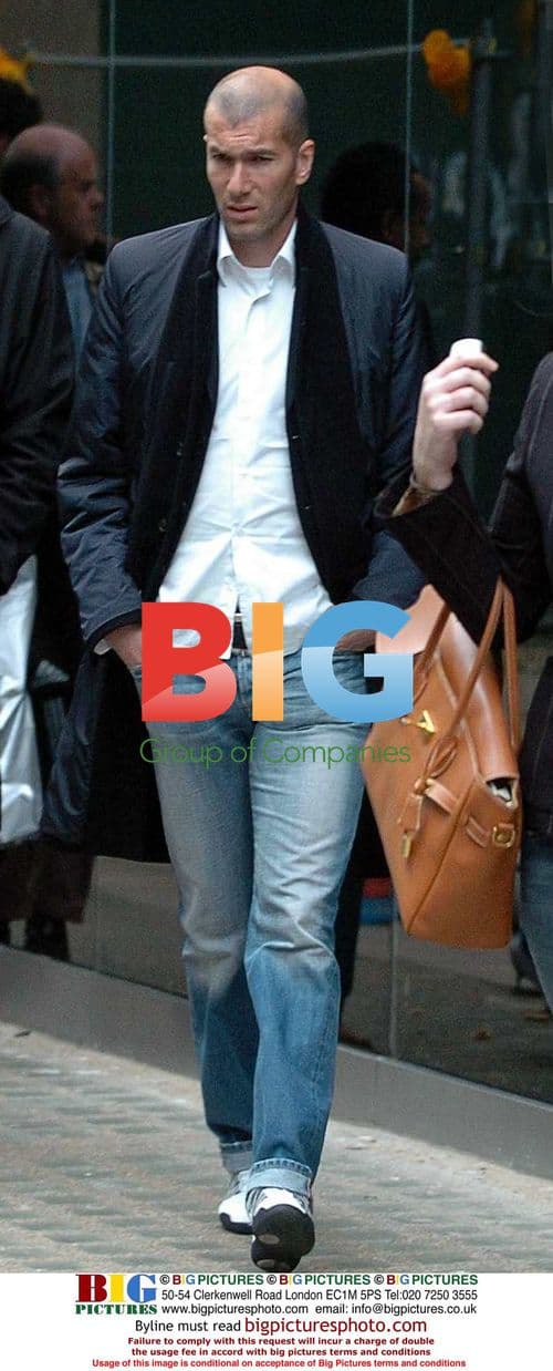 Real Madrid stars Zidane and Raul shop at Adidas