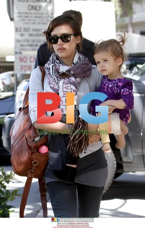 Jessica Alba and baby Honor visit Coral Tree Cafe