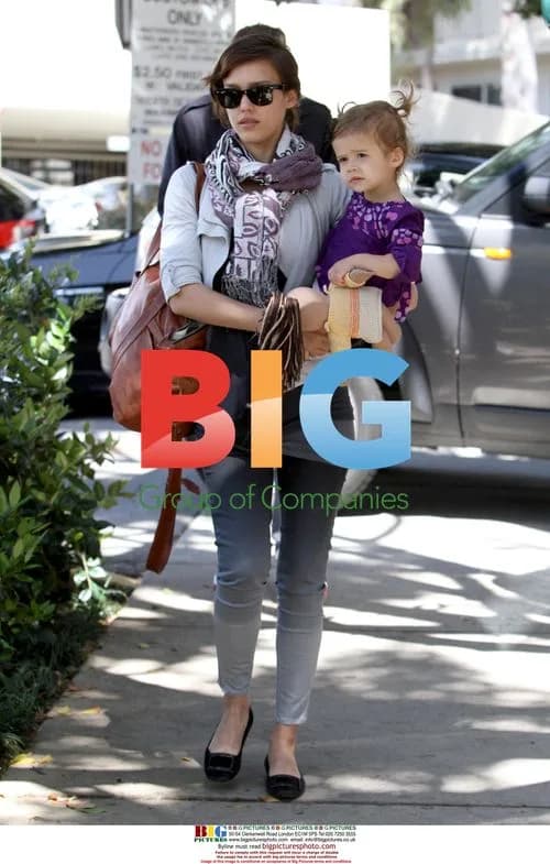 Jessica Alba and baby Honor at Coral Tree Cafe