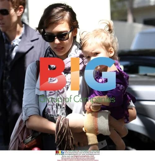 Jessica Alba and baby Honor out for lunch
