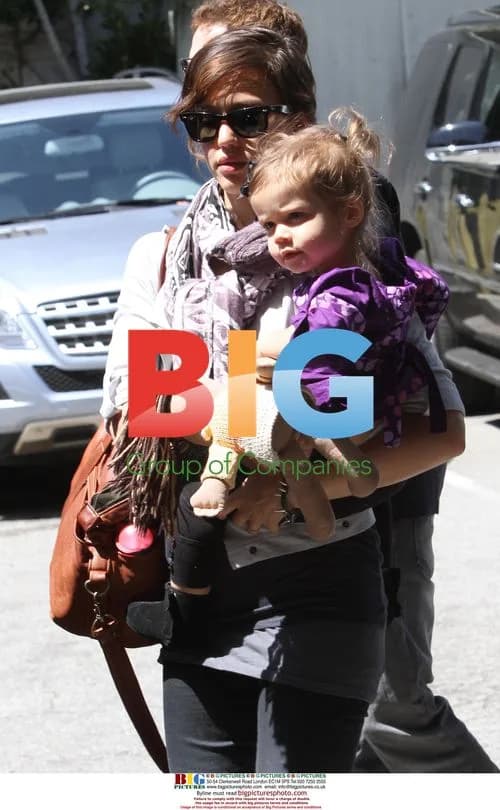 Jessica Alba and baby Honor visit Coral Tree Cafe