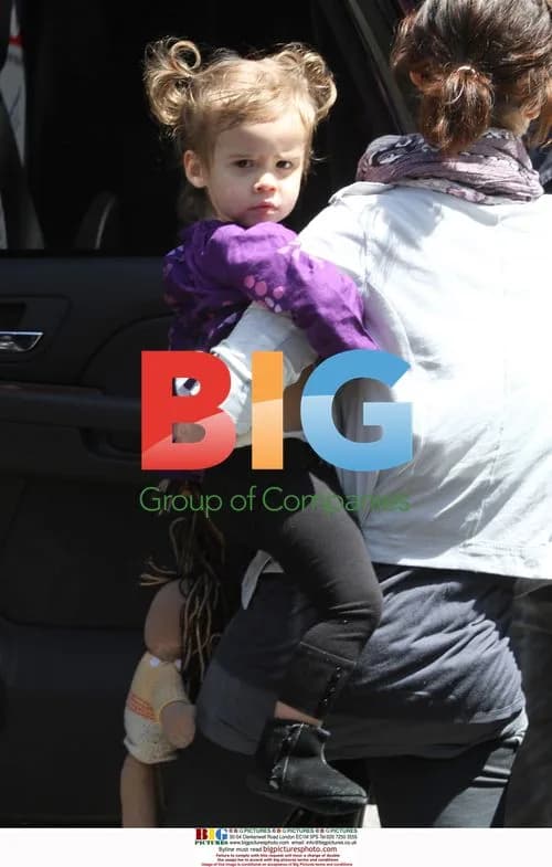 Jessica Alba and baby Honor at Coral Tree Cafe