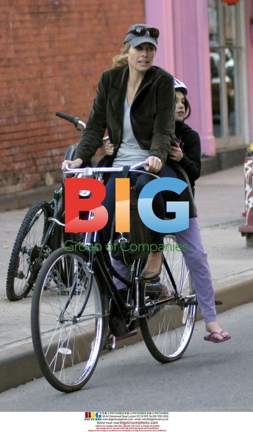 Frederique van der Wal and daughter on bike ride