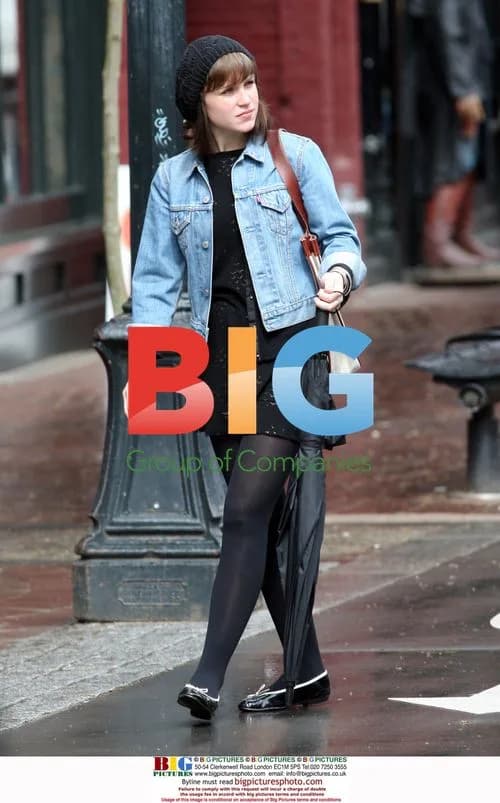Scarlett Alice Johnson with Boyfriend in Vancouver