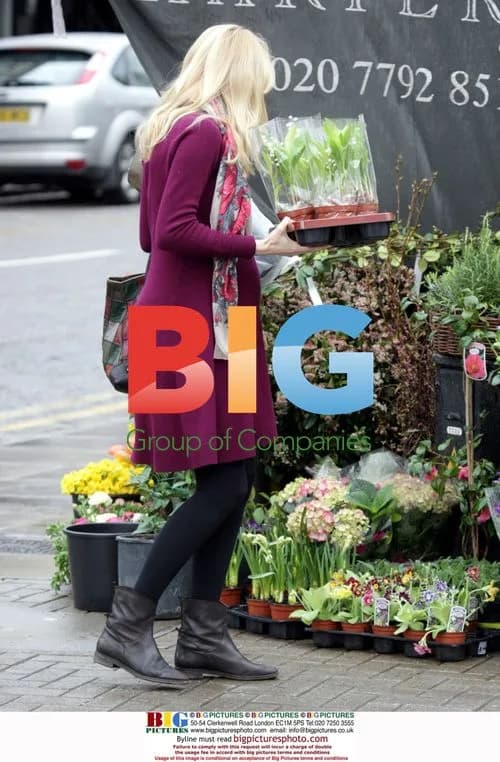 Claudia Schiffer shops for flowers