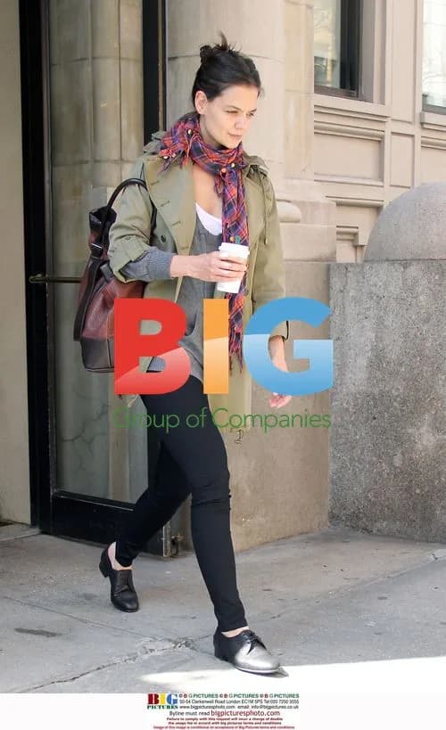 Katie Holmes Leaves NYC Apartment