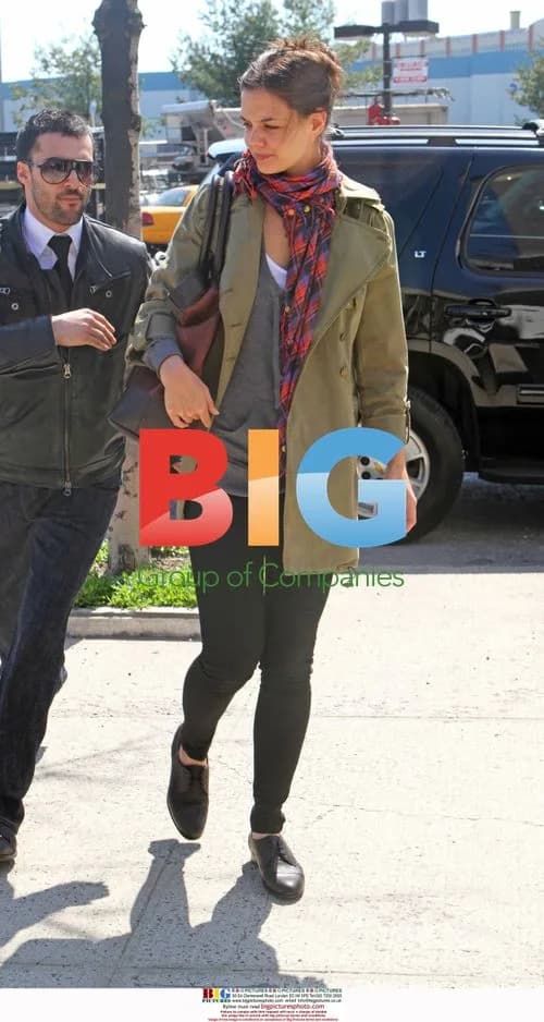 Katie Holmes Leaves NYC Apartment