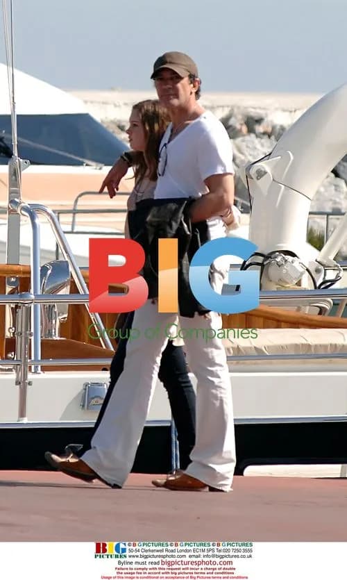 Antonio Banderas, Melanie Griffith and daughter Stella take stroll