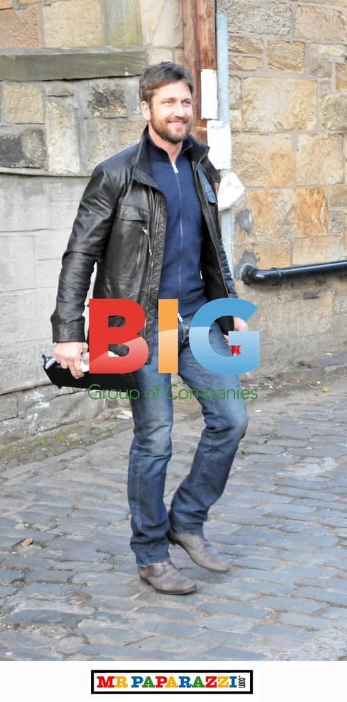 Gerard Butler Walks in Glasgow