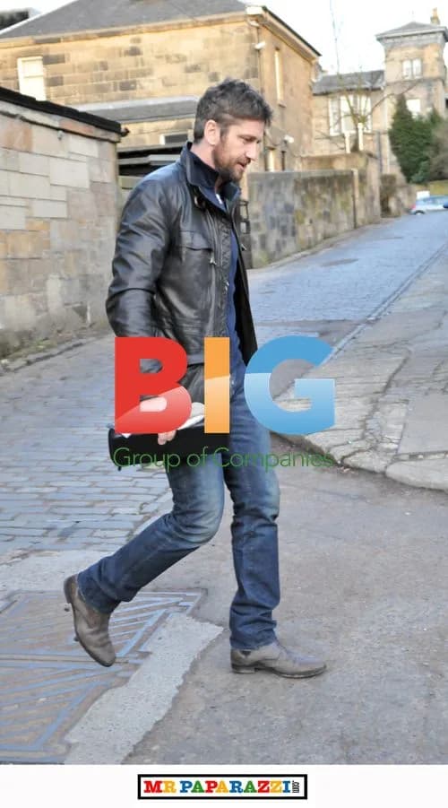 Gerard Butler Strolls in Glasgow