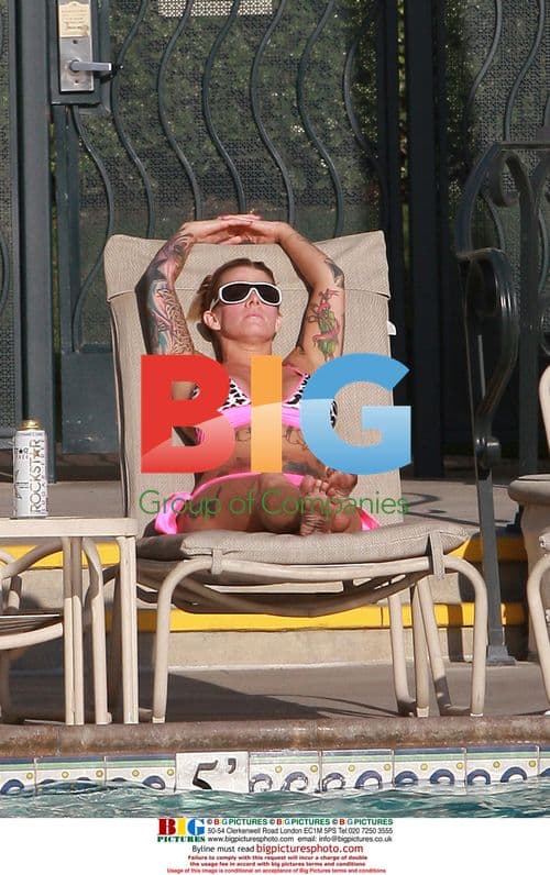 Melissa Smith, Jesse James Mistress #2 Chills Poolside