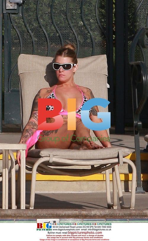 Melissa Smith, Jesse James mistress # 2 chills pool-side