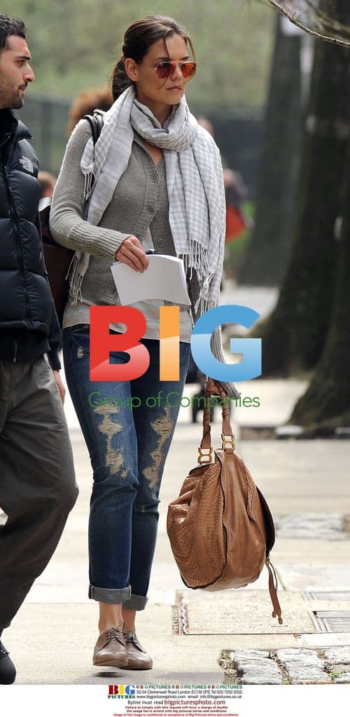 Katie Holmes on "Son of no one" set