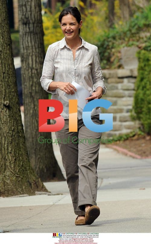 Katie Holmes on set of 'Son of no one'