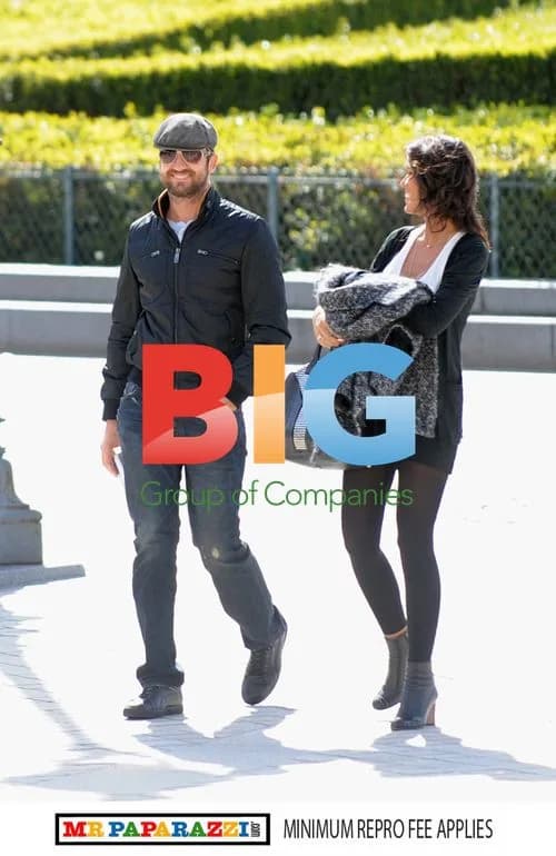 Gerard Butler and Laurie Cholewa Stroll in Paris