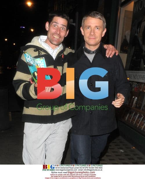 Martin Freeman Chats with Big Issue Seller