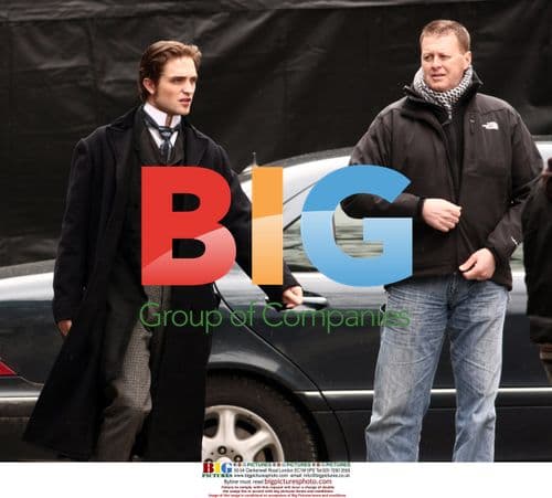 Robert Pattinson and Kristin Scott Thomas on Bel Ami set