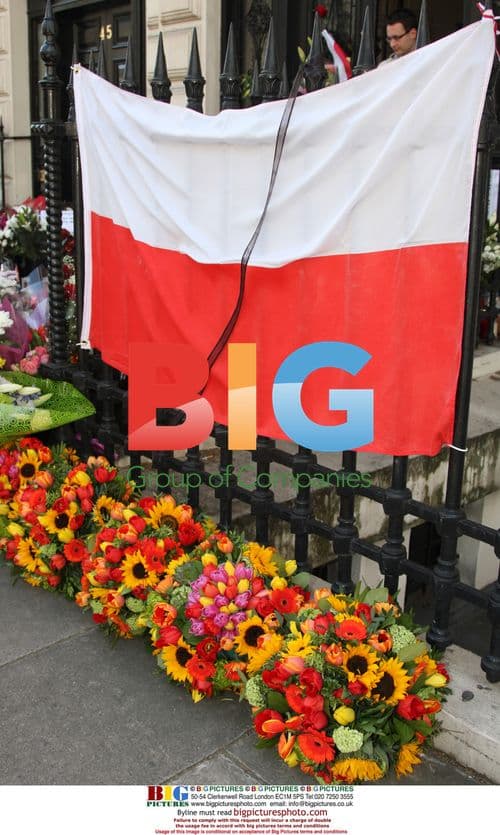 Polish citizens gather at embassy after plane crash