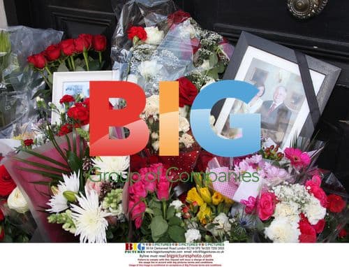 Poles gather at embassy after plane crash