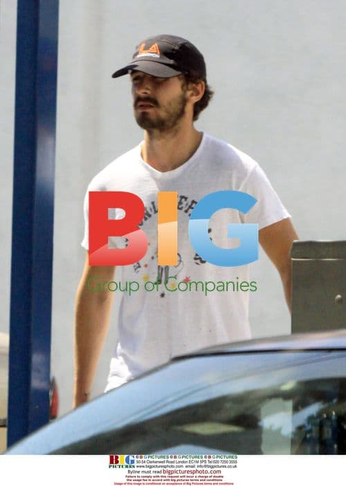 Carey Mulligan spotted in boyfriend\'s old t-shirt