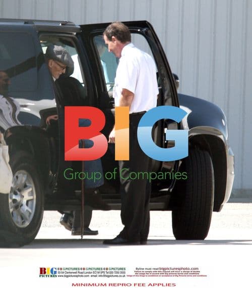 Dennis Hopper Departs for Vacation with Family