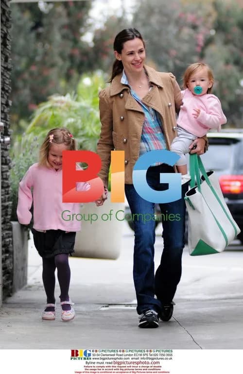 Jennifer Garner with daughters in Pacific Palisades