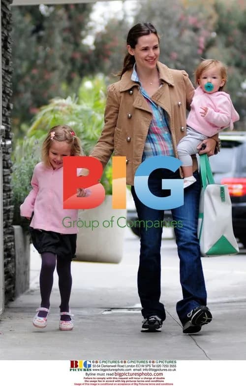 Jennifer Garner and Daughters in Pacific Palisades