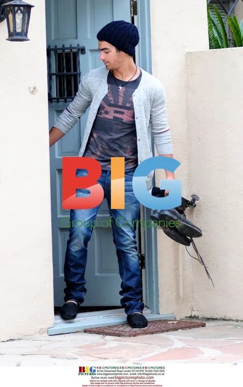 Joe Jonas Leaves House in Slippers