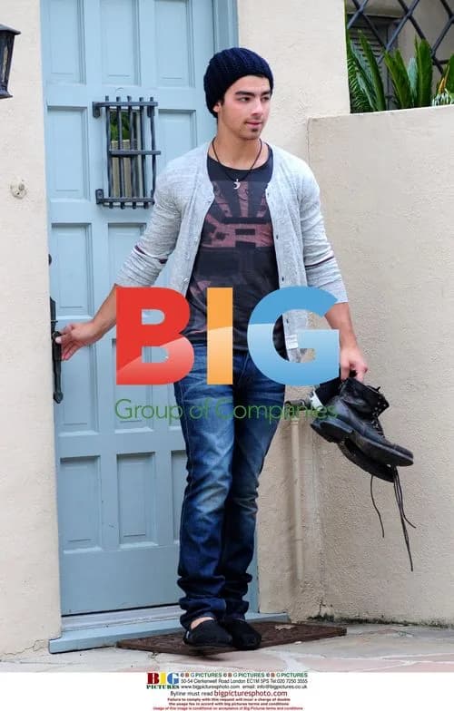 Joe Jonas Casual Street Style