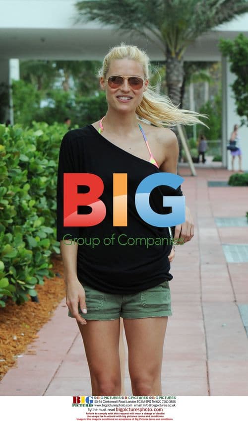 Michelle Hunziker Rollerblading on Miami Beach