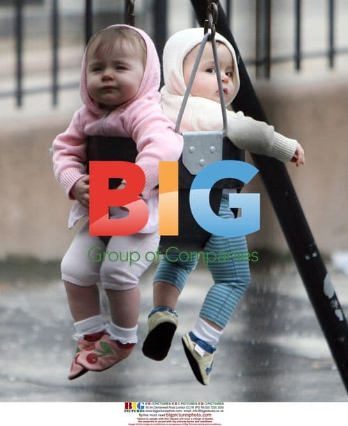 Sarah Jessica Parker's Twin Daughters Enjoy Park Day