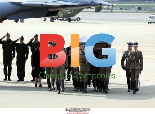 Coffin of Polish President Lech Kaczynski arrives in Warsaw