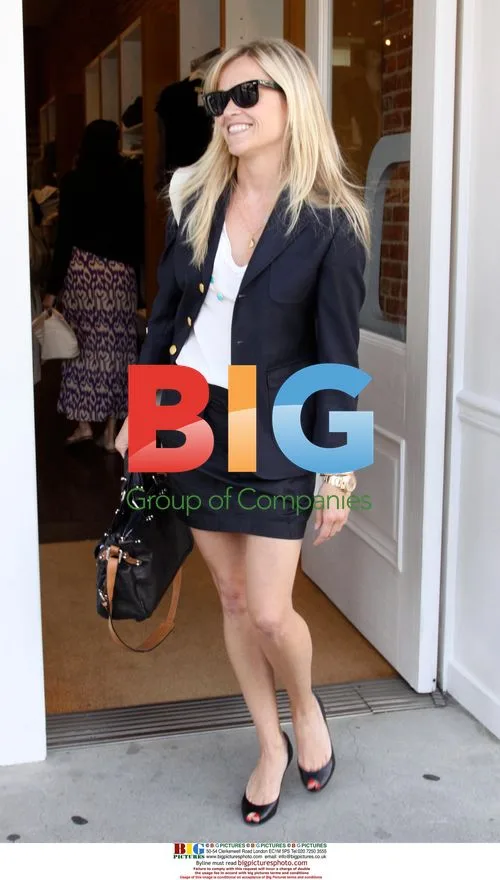 Reese Witherspoon Leaves Store in Beverly Hills
