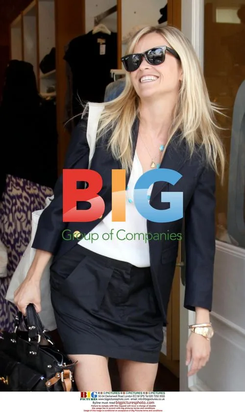 Reese Witherspoon Leaving Beverly Hills Store