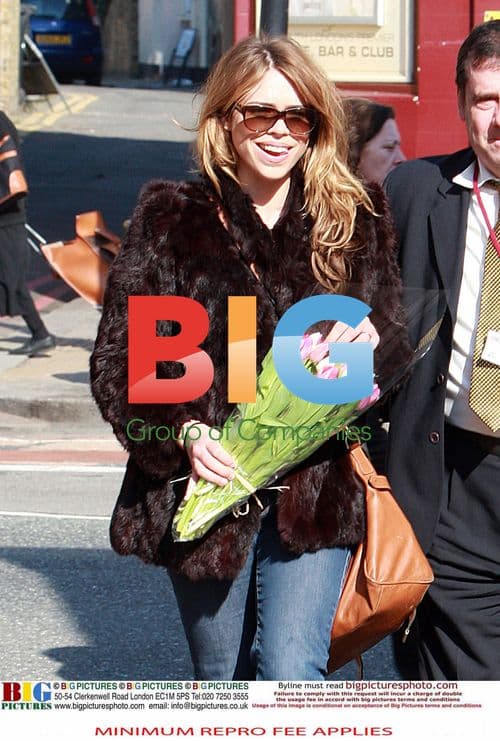 Billie Piper stops at florist in London