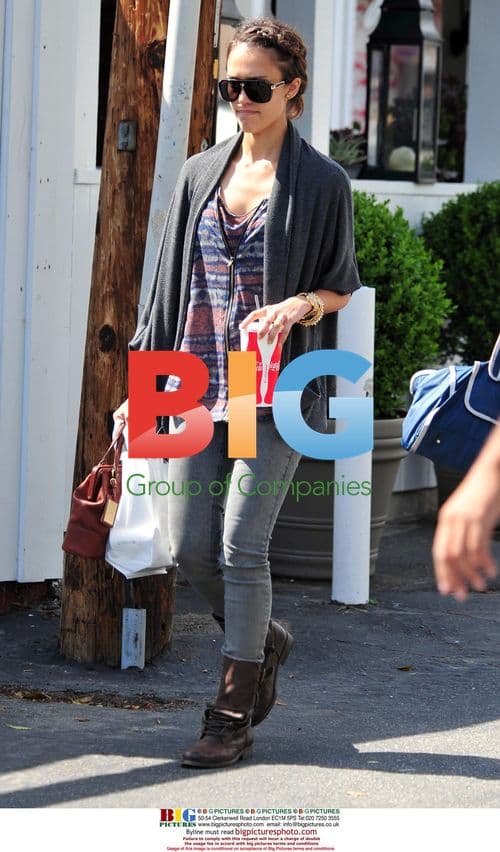 Jessica Alba Runs Errands in Santa Monica