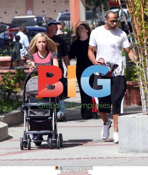 Kendra Wilkinson and Hank Baskett with Son